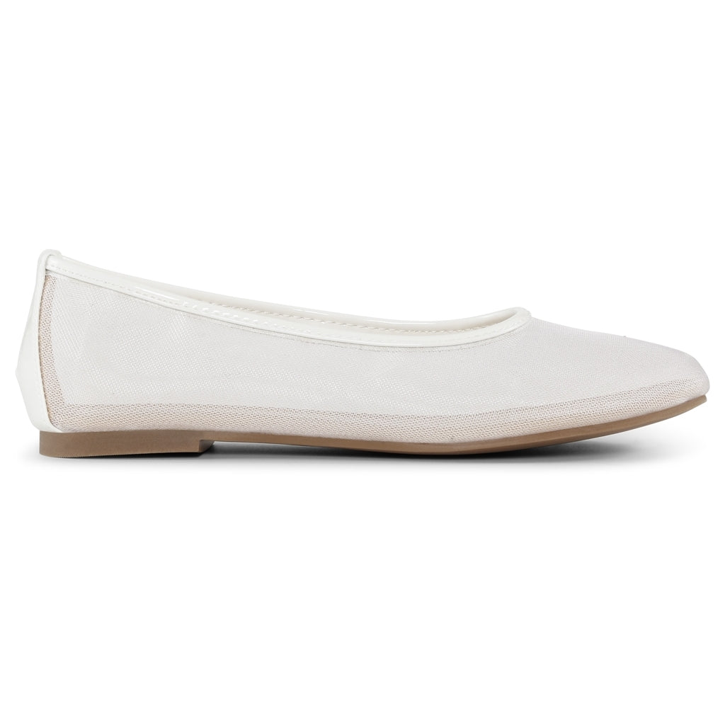 Shoe Biz Pomona close Shoe White