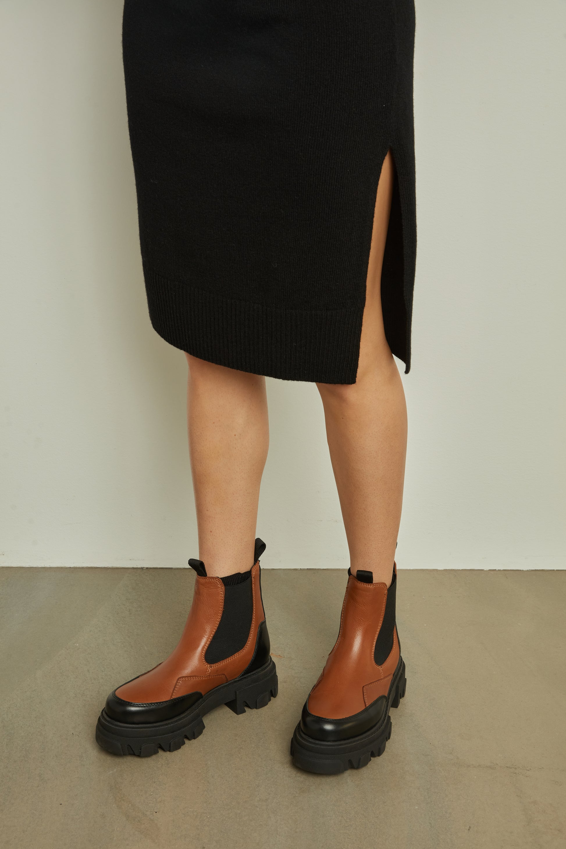 Shoe Biz Ulrica Short Boot Cognac / Black