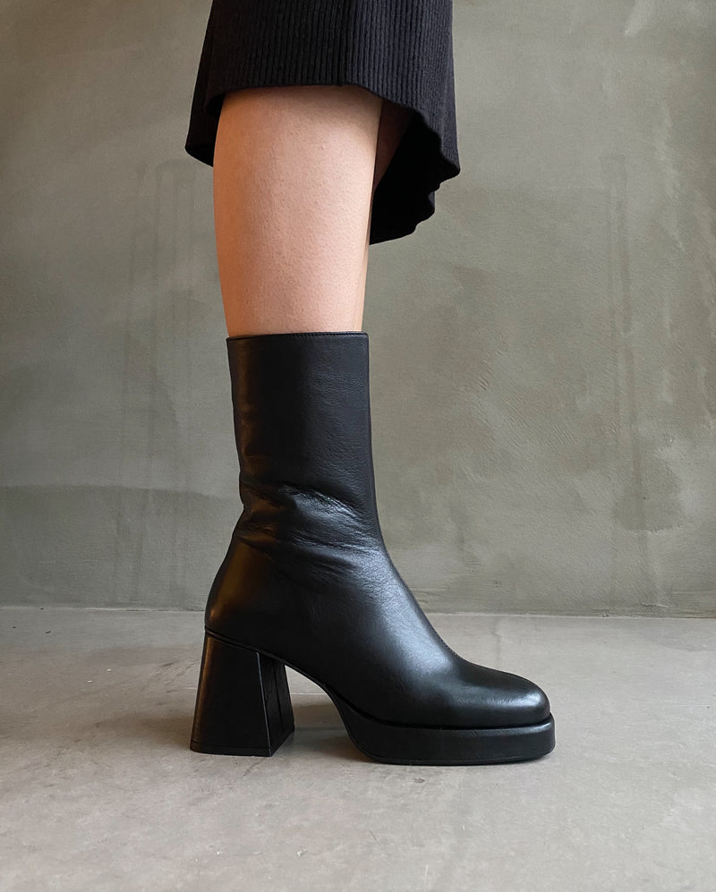 Shoe Biz Upima Short Boot Black