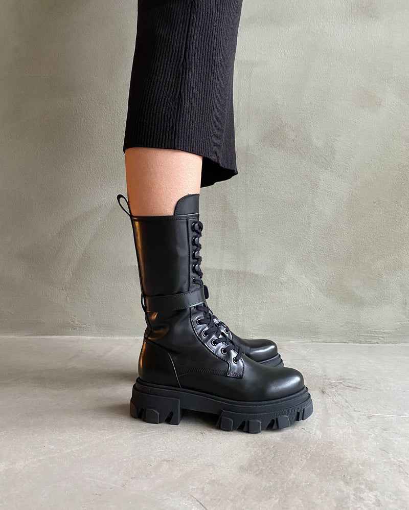 Shoe Biz Uri Short Boot Black